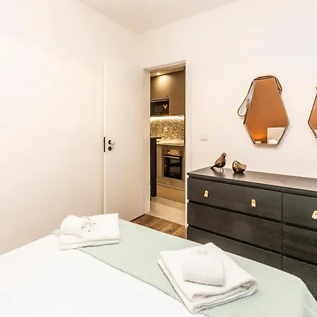 아파트 Lively 2 Bedroom In Iconic Alfama! 리스본