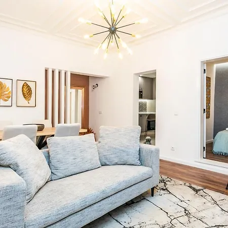 Lively 2 Bedroom In Iconic Alfama! 아파트
