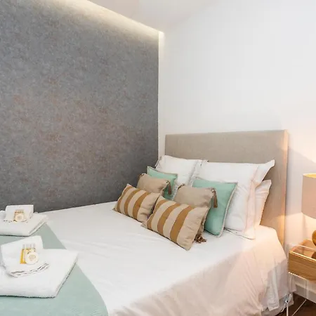 Lively 2 Bedroom In Iconic Alfama! 아파트 *