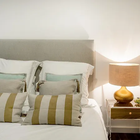 Lively 2 Bedroom In Iconic Alfama! * Lissabon